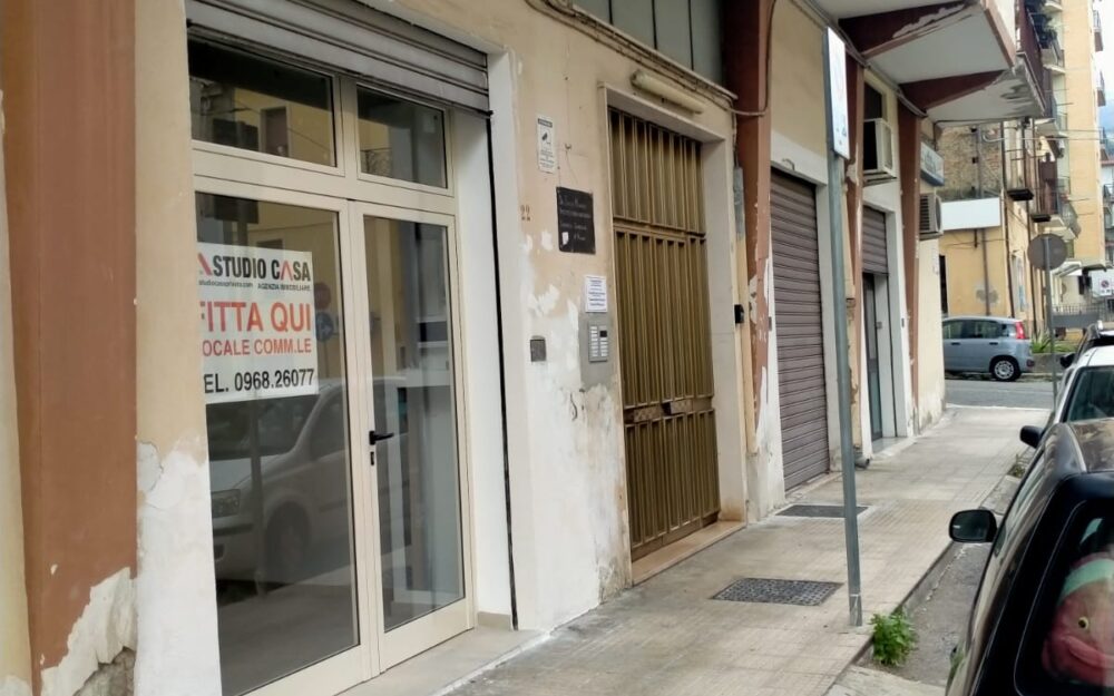 LOCALE COMMERCIALE – VIA DAMIANO CHIESA- LAMEZIA TERME