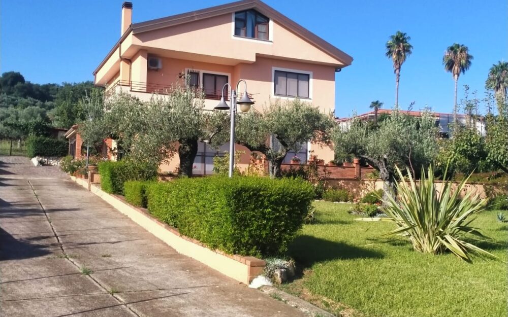 VILLA SINGOLA – LOCALITA’ ZANGARONA -LAMEZIA TERME